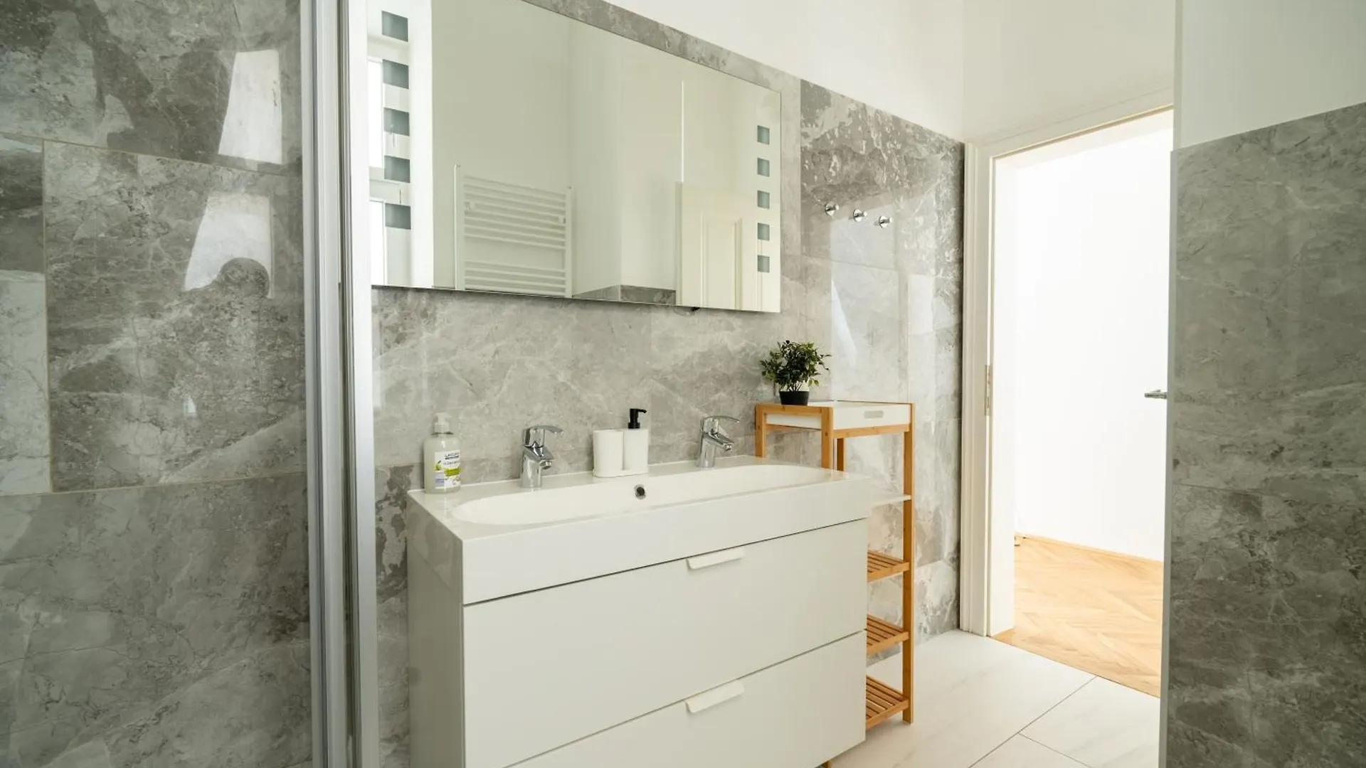 4Ty3 Apartments - Franz Josef City Apartment Is Calling Vienna